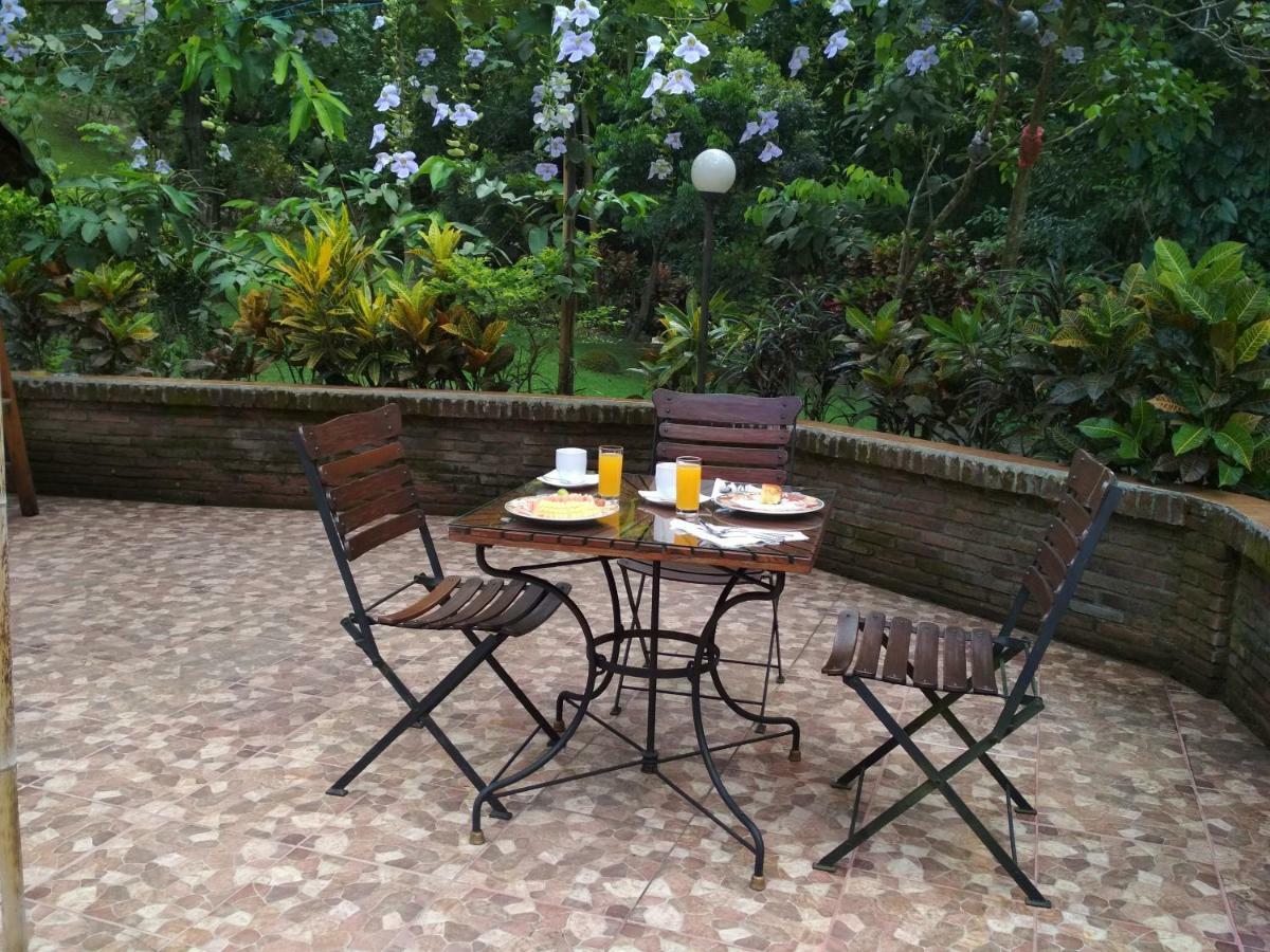 The Country House Senggigi Exterior photo