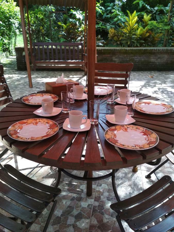 The Country House Senggigi Exterior photo