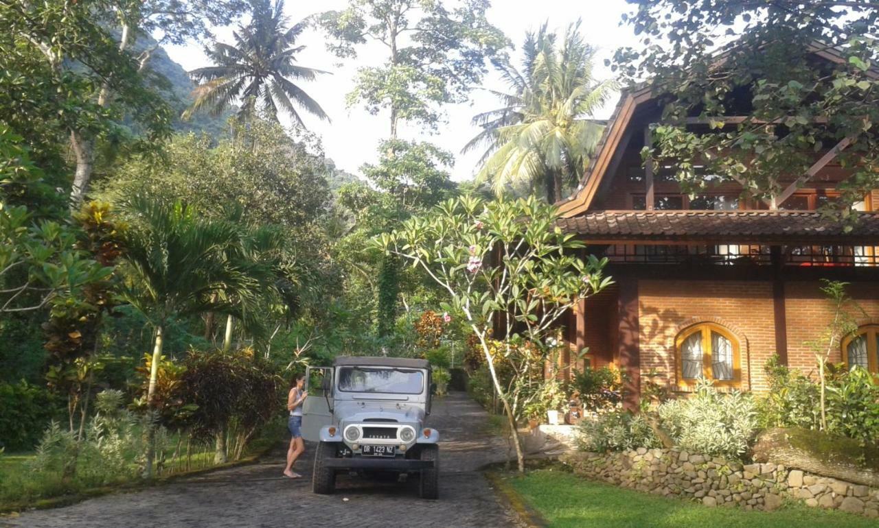 The Country House Hotel Senggigi Exterior photo