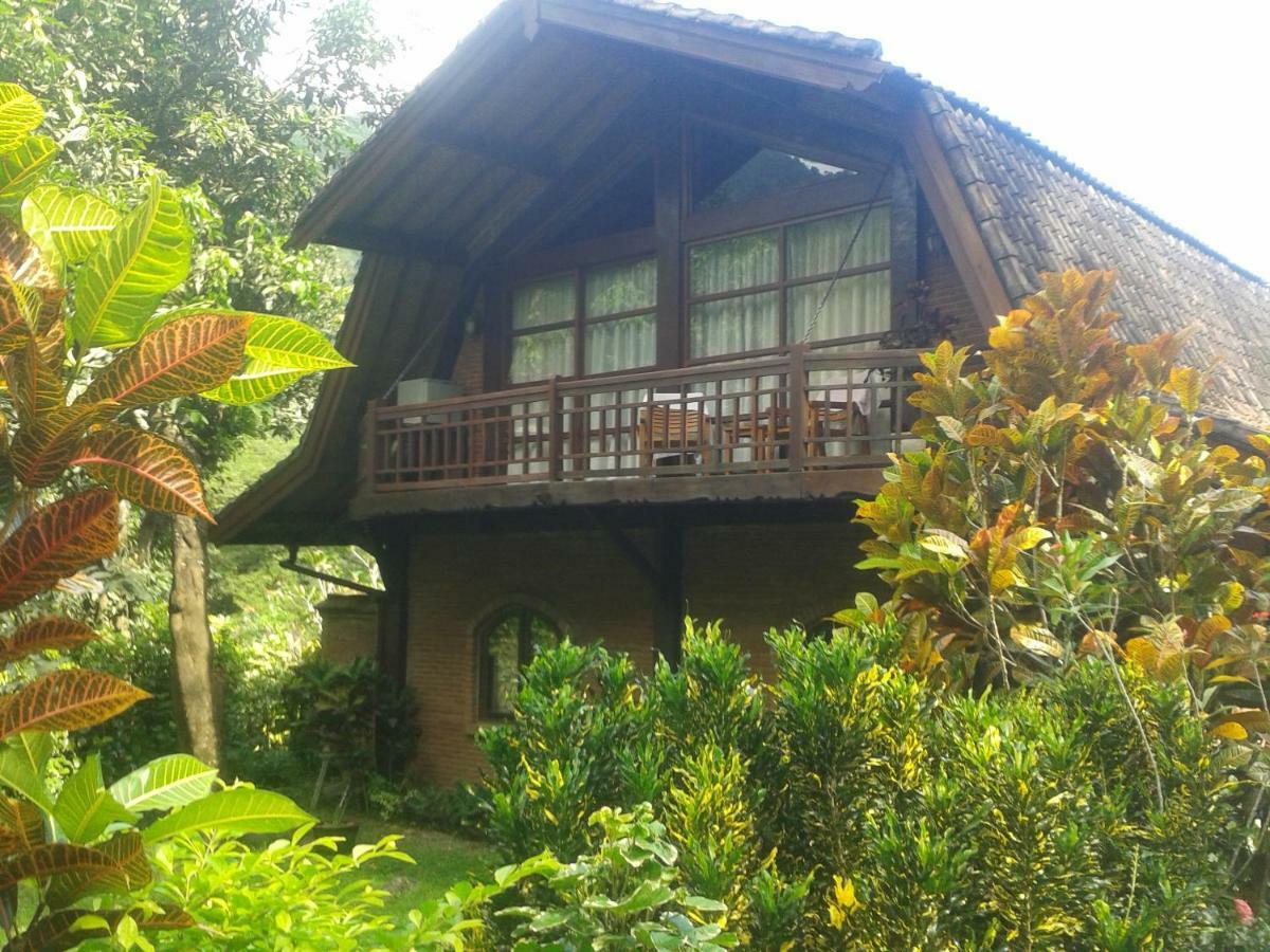 The Country House Hotel Senggigi Exterior photo